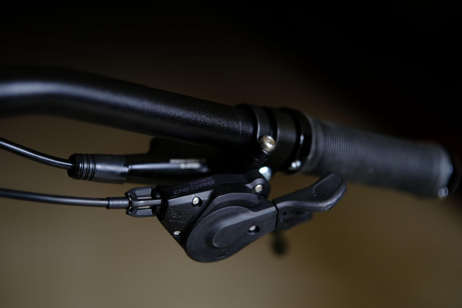 Манетка Shimano Deore M6100 HOKE 18 Way 29 HD матовый чёрный 23